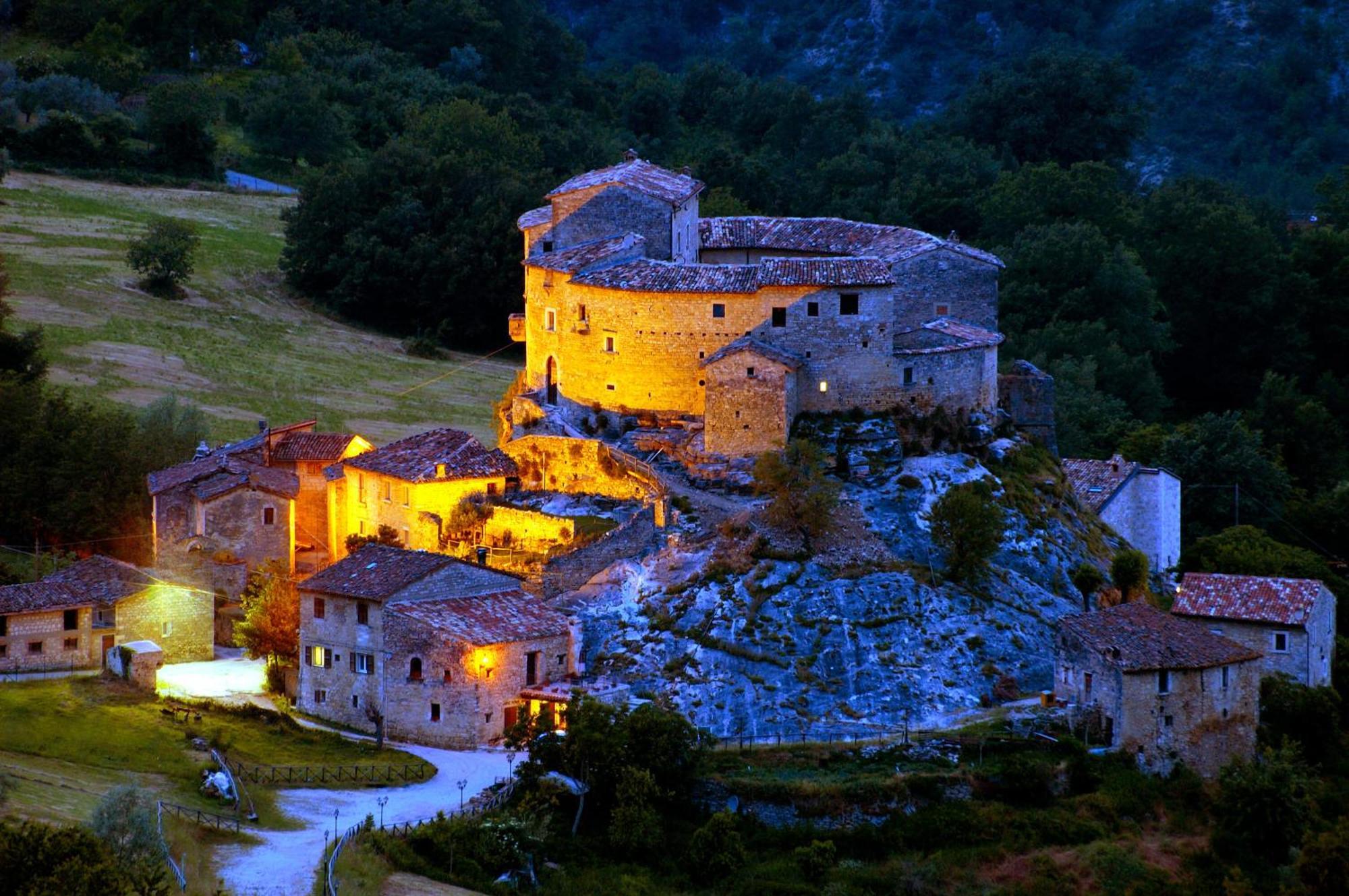 Отель Castel Di Luco Аквазанта-Терме Экстерьер фото