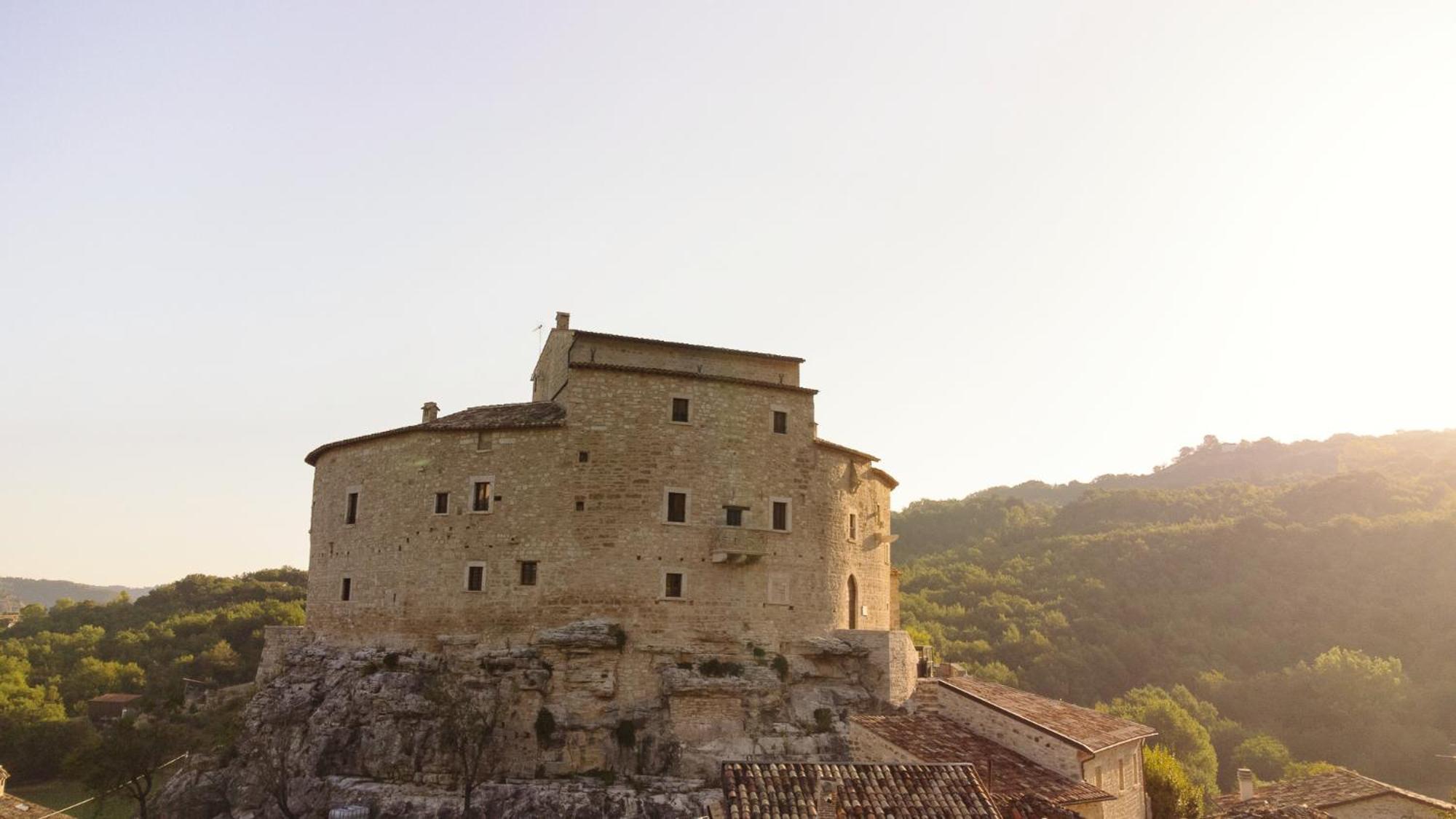 Отель Castel Di Luco Аквазанта-Терме Экстерьер фото