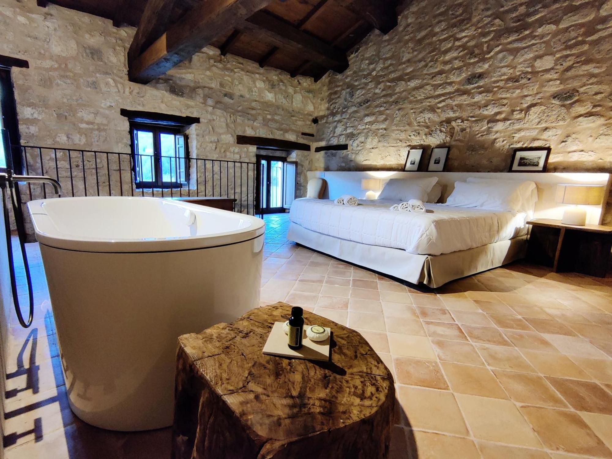 Отель Castel Di Luco Аквазанта-Терме Экстерьер фото