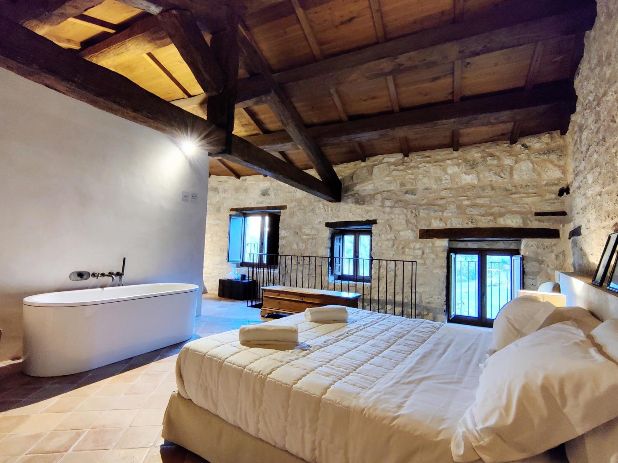 Отель Castel Di Luco Аквазанта-Терме Экстерьер фото