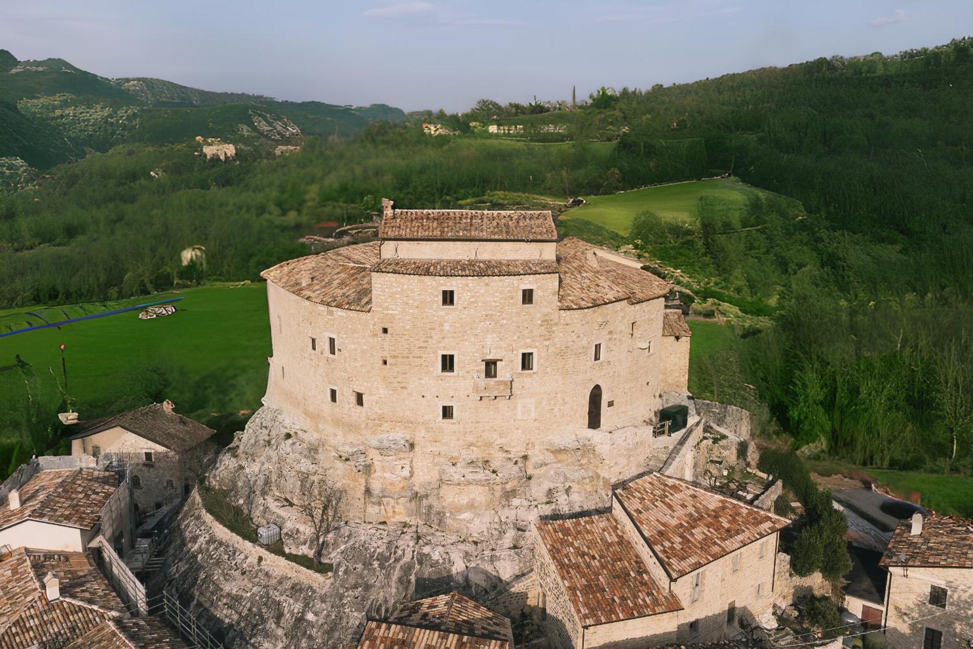 Отель Castel Di Luco Аквазанта-Терме Экстерьер фото